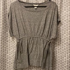 Gathered waist, shirt sleeve top